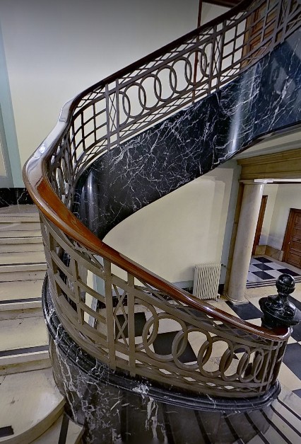 Barandilla de la escalera secundaria.